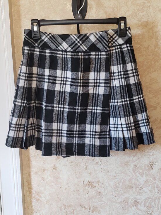 Atmosphere Dresses & Skirts - Atmosphere Black & White Plaid pleated skirt